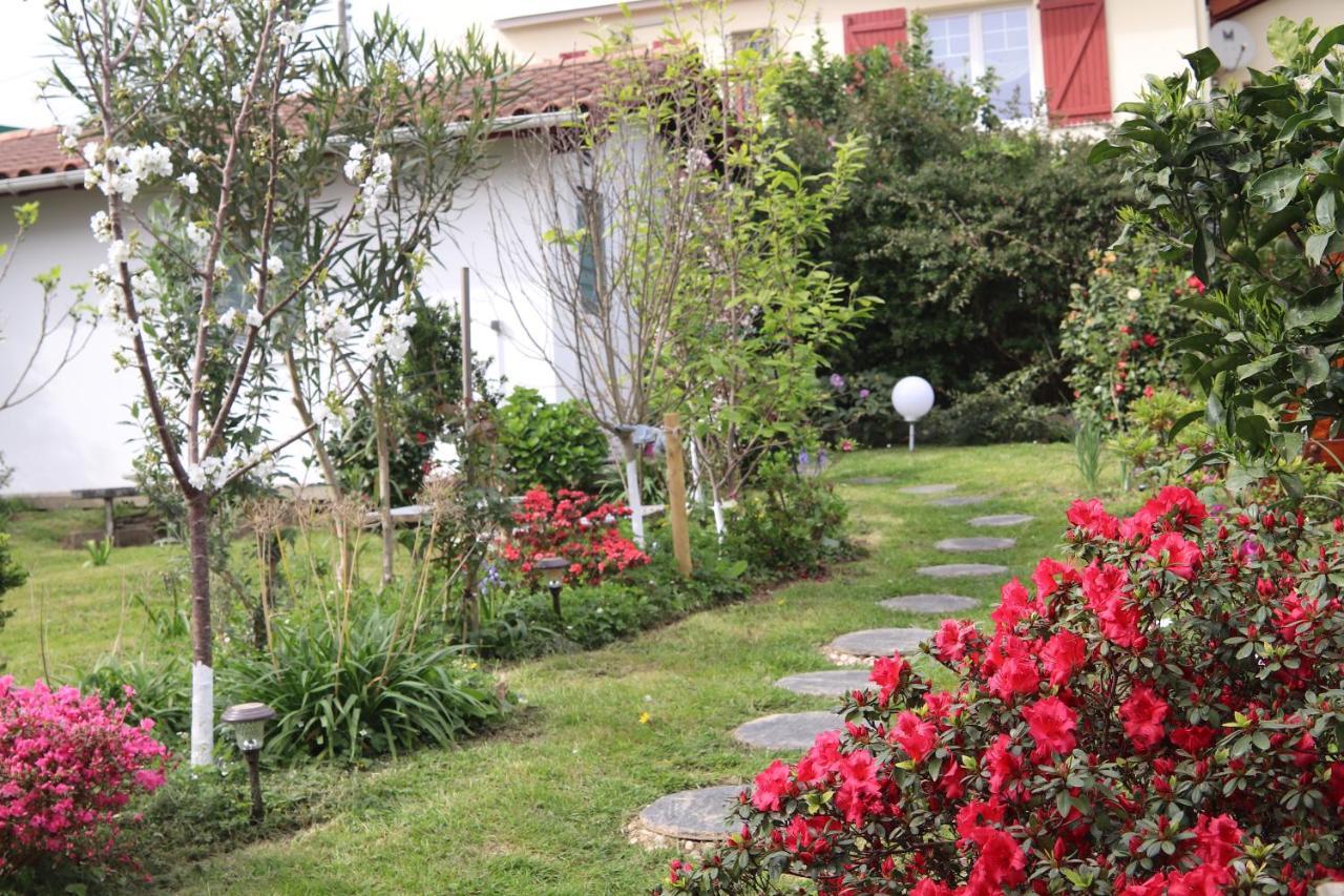 Chambres D'Hotes "Hor Dago" Pres De La Gare D'Hendaye Avec Le Petit-Dejeuner Exterior foto